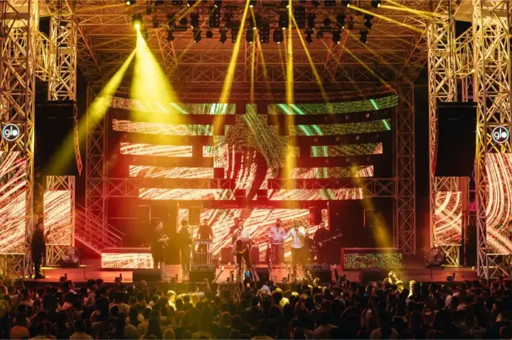 Mega Discoteca Tineretului — moment din galerie 002