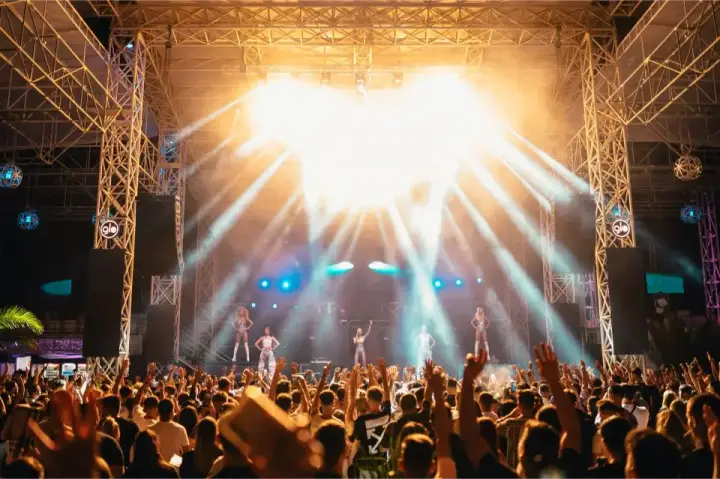 Mega Discoteca Tineretului — moment din galerie 014