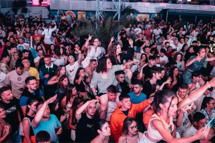 Mega Discoteca Tineretului — moment din galerie 042