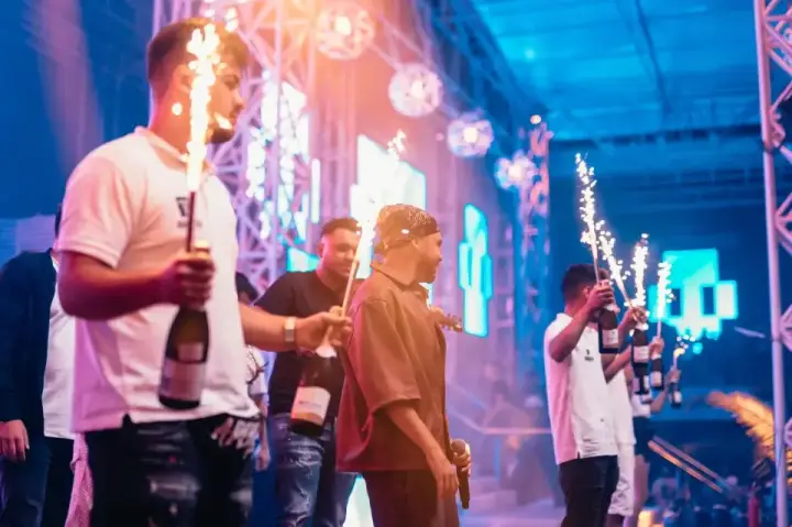 Mega Discoteca Tineretului — moment din galerie 053