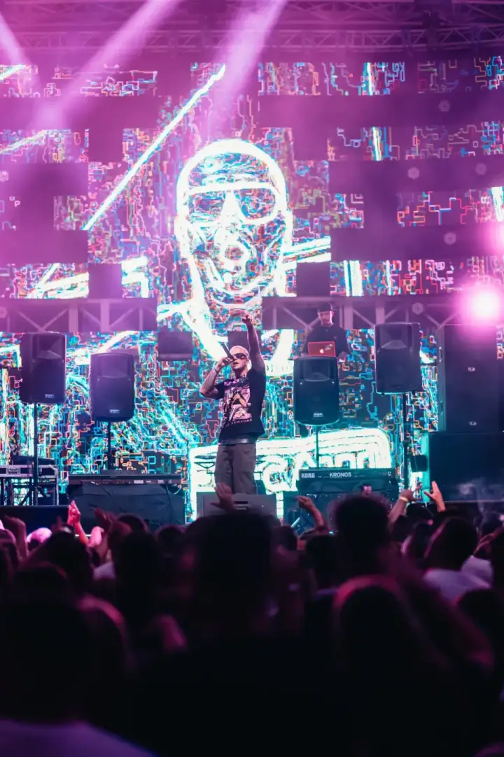 Mega Discoteca Tineretului — moment din galerie 088