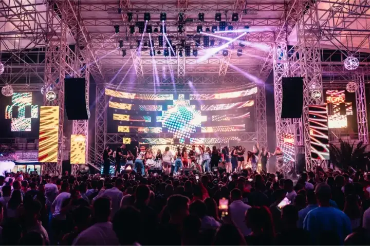 Mega Discoteca Tineretului — moment din galerie 095