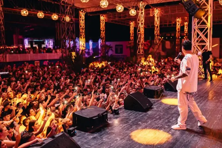 Mega Discoteca Tineretului — moment din galerie 102