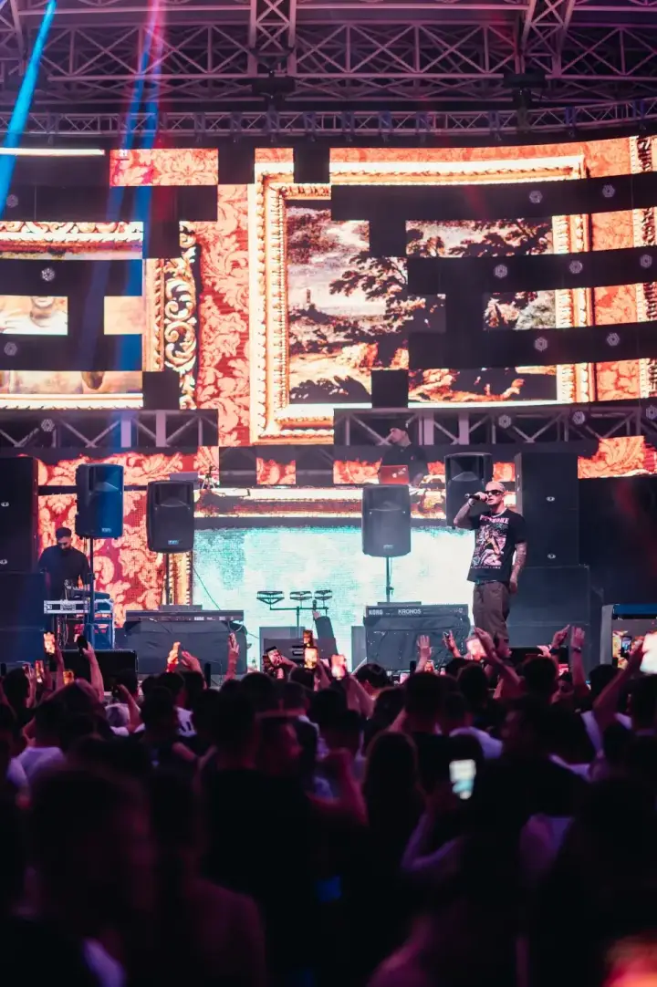 Mega Discoteca Tineretului — moment din galerie 104