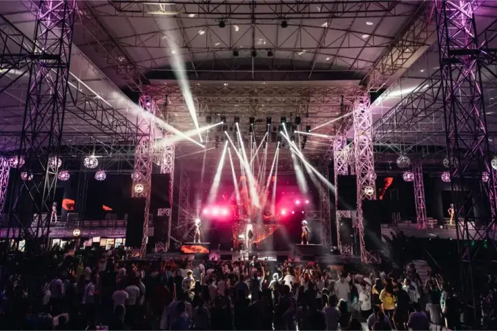 Mega Discoteca Tineretului — moment din galerie 124