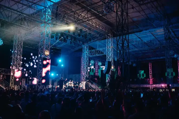 Mega Discoteca Tineretului — moment din galerie 130