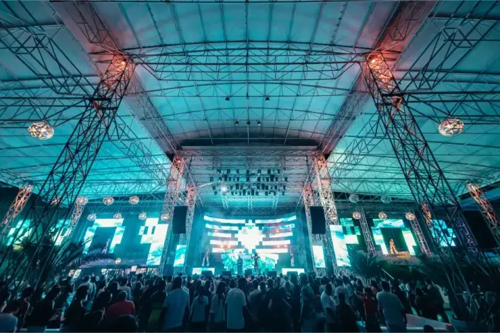 Mega Discoteca Tineretului — moment din galerie 142