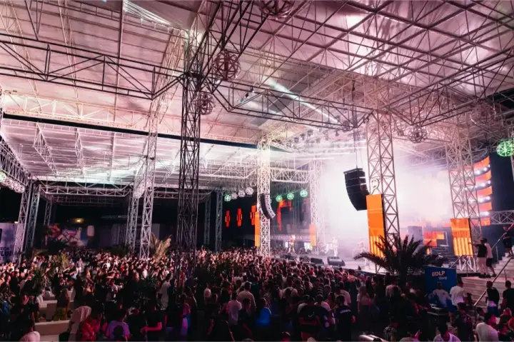 Mega Discoteca Tineretului — moment din galerie 158
