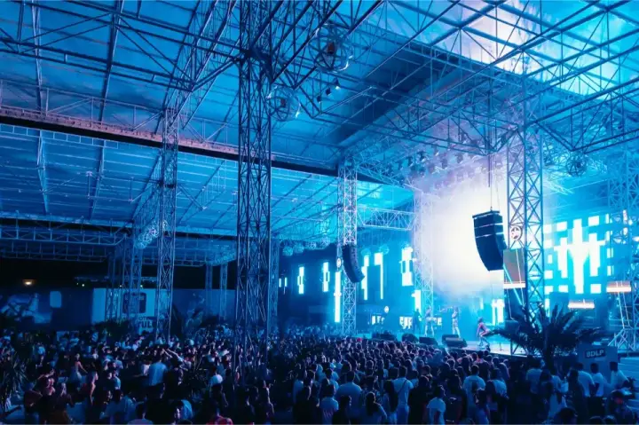 Mega Discoteca Tineretului — moment din galerie 165