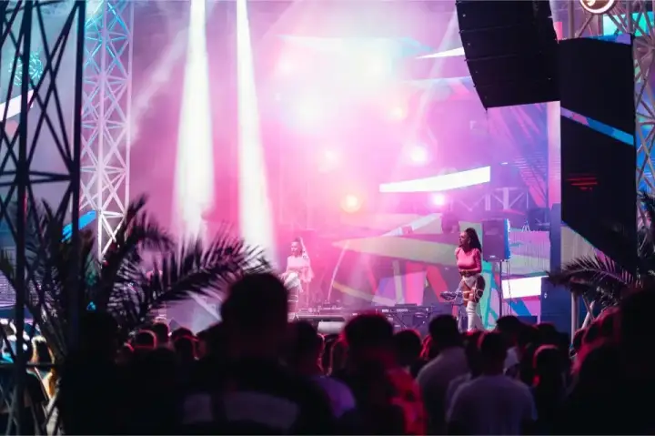 Mega Discoteca Tineretului — moment din galerie 166