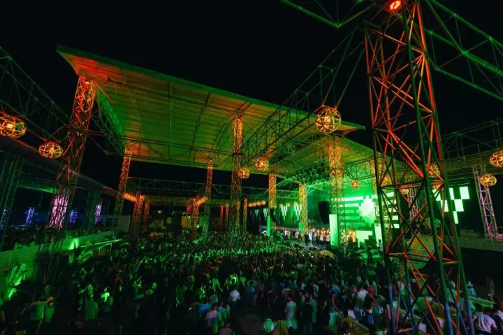 Mega Discoteca Tineretului — moment din galerie 220