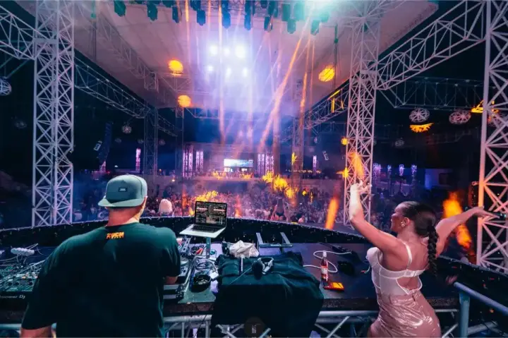 Mega Discoteca Tineretului — moment din galerie 227