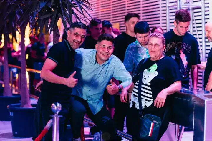 Mega Discoteca Tineretului — moment din galerie 229