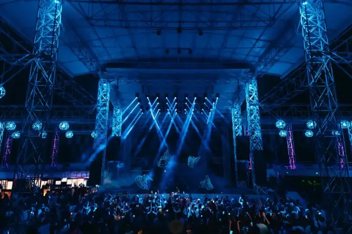 Mega Discoteca Tineretului — moment din galerie 241